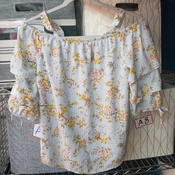 Girls top size large - Picture 3 of 5